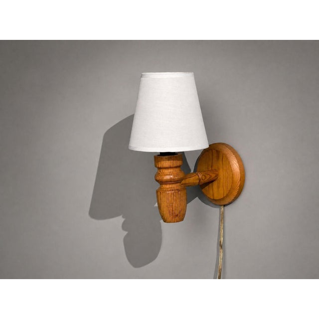 Magnafon Belysning APS, Danish Mid-Century Modern, Wall Sconce, Pine, Denmark, 1960s An interesting Scandinavian turned...