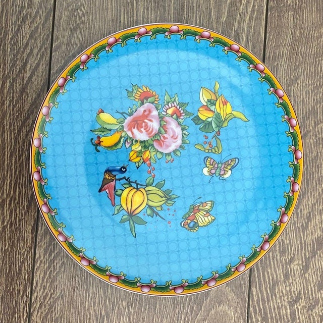 This beautiful set of 4 bone china salad plates features the classic Famille Rose design with a vibrant turquoise...