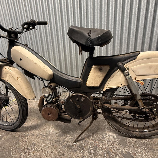 1960s Raleigh Rm4 49cc Moped Mid-Century Modern 1964 For Sale - Image 5 of 12