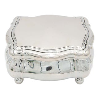 Plain Silver Jewelry Holder with Four Support Feet For Sale
