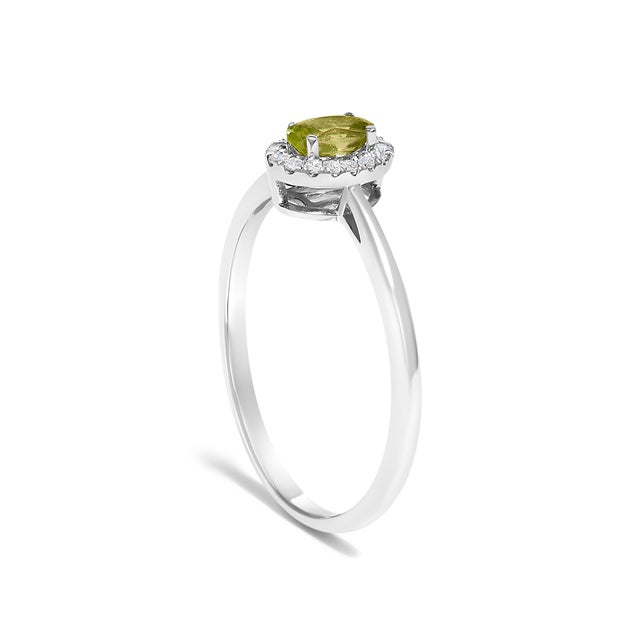 Early 21st Century 10K White Gold 5X3MM Oval Green Peridot and Diamond Accent Halo Ring (I-J Color, I1-I2 Clarity) - Ring Size 5.5 For Sale - Image 5 of 7