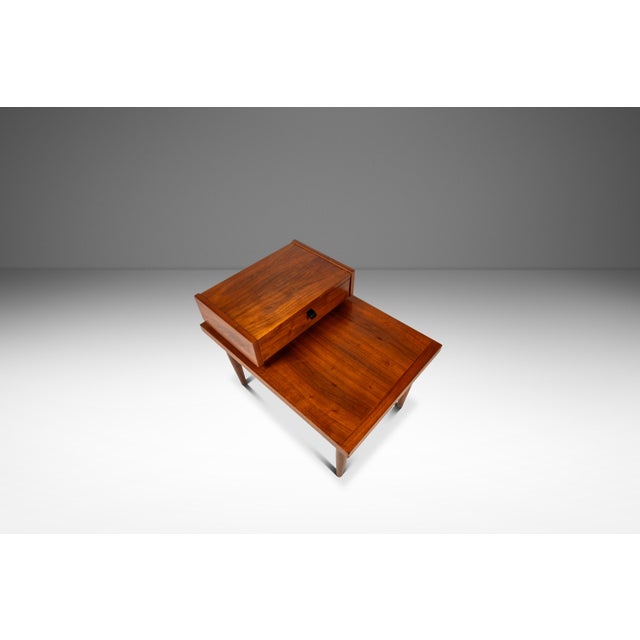 Wood Set of Two (2) Mid-Century Modern "Step" End Tables in Walnut W/ Storage Drawers by American of Martinsville, Usa, C. 1960s For Sale - Image 7 of 18