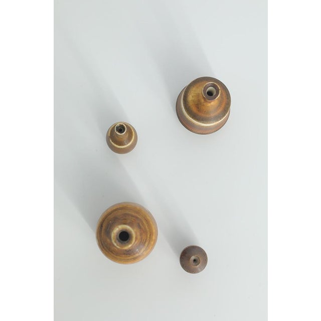 1960s Small Mid-Century Scandinavian Modern Collectible Honey Brown Stoneware Vases by Gunnar Borg for Höganäs Ceramics, 1960s, Set of 4 For Sale - Image 5 of 14