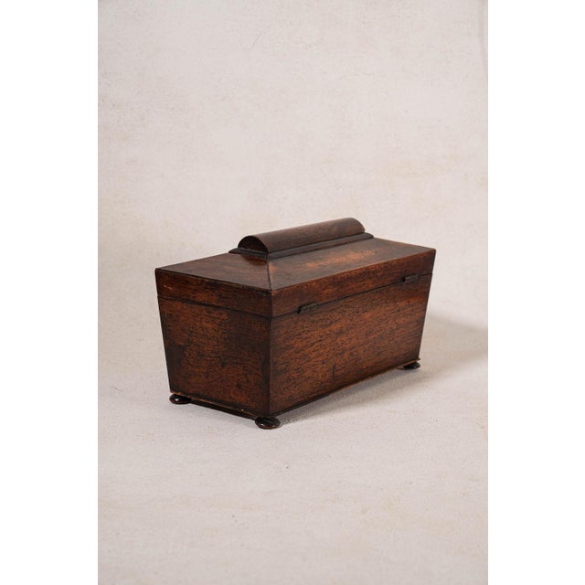 William IV Rosewood Tea Caddy With Original Fittings on Bun Feet (C. 1835) For Sale In Charleston - Image 6 of 6