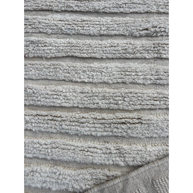 White Moroccan Beni Ouarain Wool Runner Rug, 1990 For Sale - Image 8 of 9