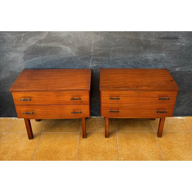 1960s Pair of Scandinavian Mid-Century Modern Nightstands with Two Drawers, 1960s For Sale - Image 5 of 7