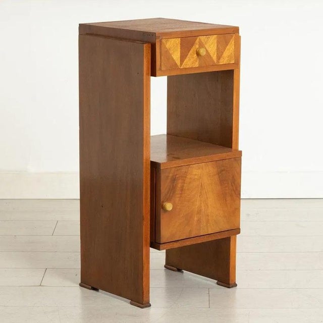 British Art Deco Walnut Bedside Cabinet with Bakelite Handles, 1930 For Sale - Image 4 of 7
