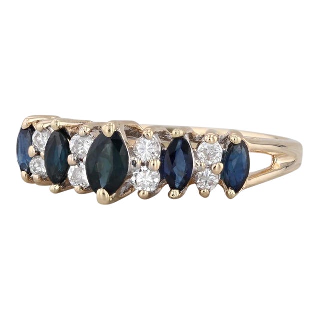 0.90ctw Tiered Blue Sapphire Diamond Rooftop Ring 14k Yellow Gold Size 8.25 For Sale