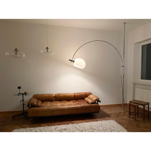 Mid-Century Modern Early Arc Clamp Lamp with Plastic Shade by Florian Schulz, Germany, 1970s For Sale - Image 3 of 13