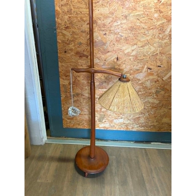 We're absolutely smitten with this stunning floor lamp from the 1950s-60s. It complements a wide range of decorating...