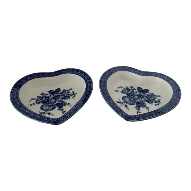 1960s Vintage Porcelain Hand Painted Heart Shaped Serveware- Set of 2 For Sale
