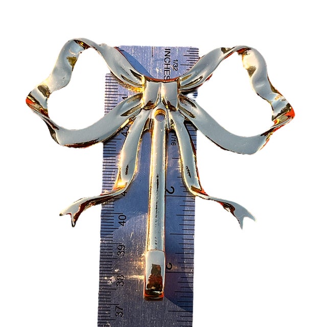 Mario Buatta 1990s Lacquered Brass Bow Wall Hooks - a Pair For Sale - Image 4 of 4