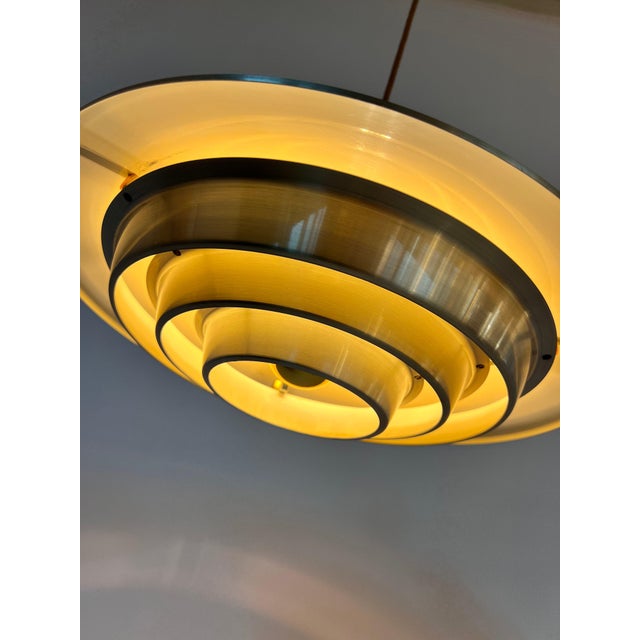 This louvered lamp by Erik Jensen for Teknika is an icon of 1960s Danish lighting design. The design follows the principle...