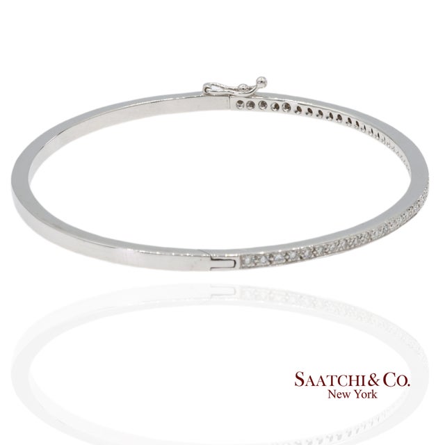 Contemporary 18k 750 Solid White Gold Brilliant Cut Natural Diamond Bangle Bracelet For Sale - Image 3 of 10