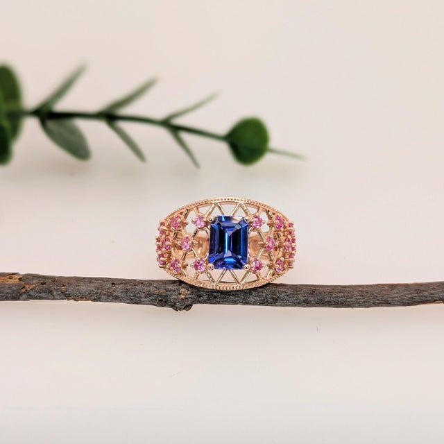 Contemporary 1.4ct Statement Tanzanite Ring w Pink Sapphire Accents in Solid 14K Yellow Gold For Sale - Image 3 of 6