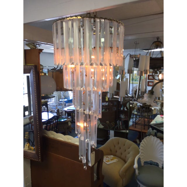 Mid-Century Modern 1960s Mid-Century Modern Italian Style Spiraled Lucite 8-Light Chandelier For Sale - Image 3 of 18