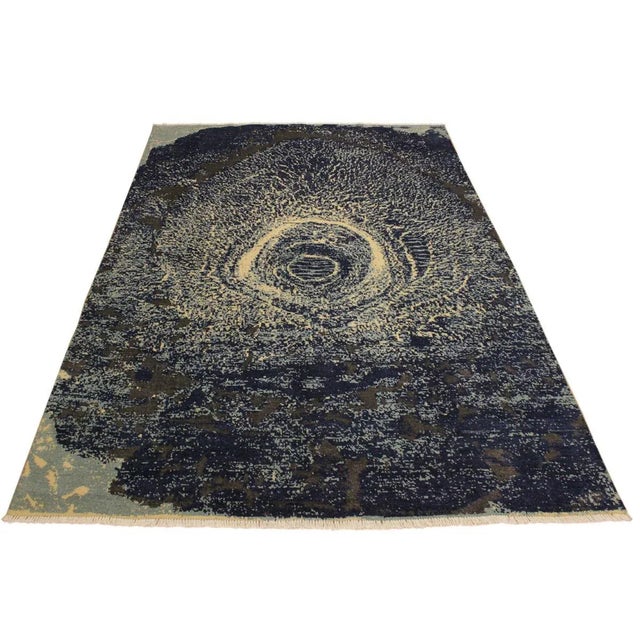 Mesmerizing abstract rug made in a modern contemporary design with a beautiful color pallet in an allover intricate design...