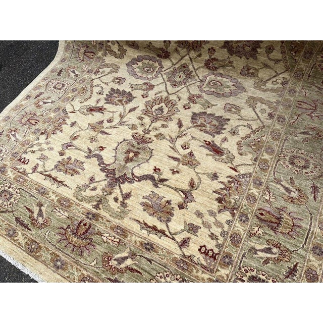 Country House Carpet/ Rug, Superb Quality. 264 X 188 Cms Worn in places, a run over with a rug cleaner wouldn't hurt.