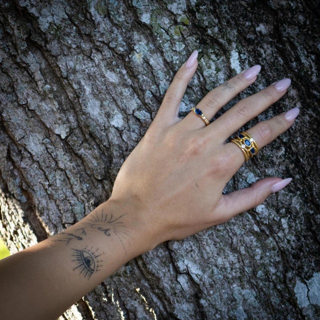 Early 21st Century Sapphire & Diamond Regal Adjustable Gold Ring, Size 4 For Sale - Image 5 of 8