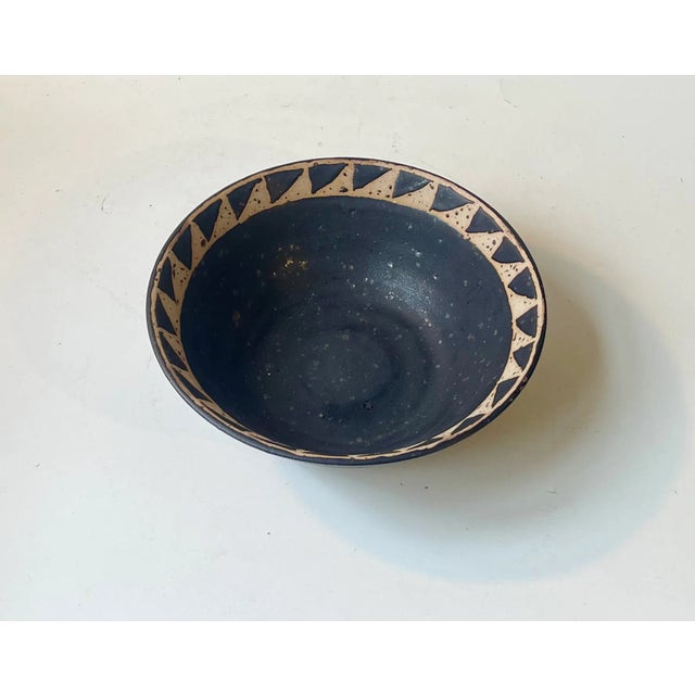 Brutalist Black Stoneware Bowl with Shark Teeth Pattern, 2000s For Sale - Image 4 of 7