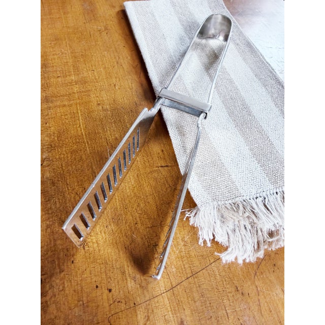 Antique Silver Plated Asparagus Tongs From Ritz Carlton Hotel For Sale In New York - Image 6 of 8