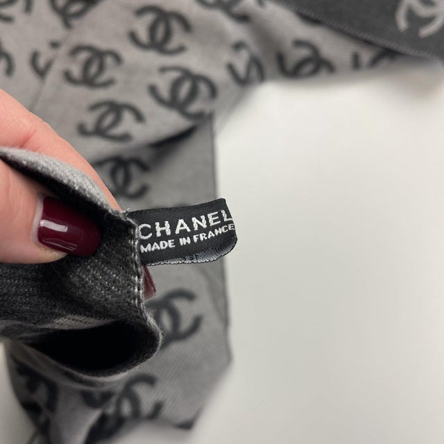 Chanel Grey Printed 65% Cashmere 35% Silk Scarf