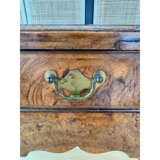 18th Century Queen Anne/Georgian Burled Wood Lowboy/Dressing Table For Sale In New York - Image 6 of 12