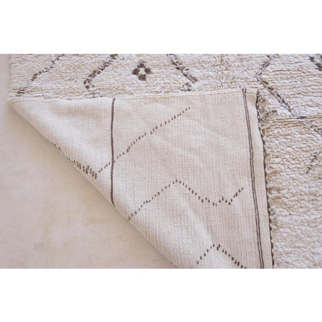 1980's Moroccan Kilim Beni Ourain Wool Rug - 10.5 X 6.2 Ft For Sale - Image 10 of 12