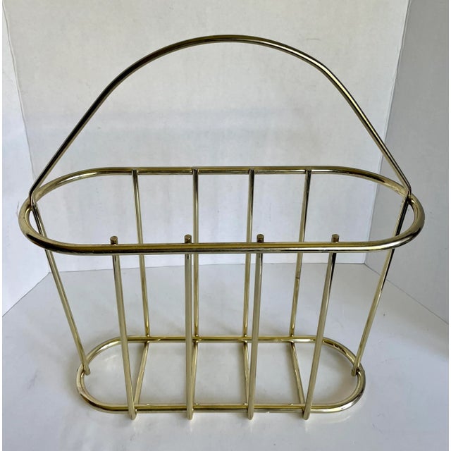 Here is a fabulous magazine/book rack that is designed with lovely round edges and curves. I adore the shape of the handle...