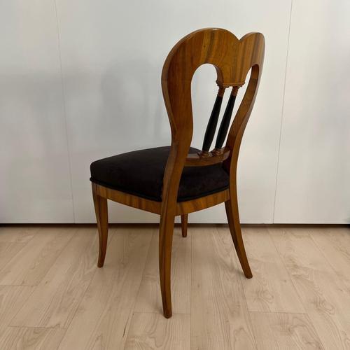 Early 19th Century German Biedermeier Chairs in Walnut, 1825, Set of 4 For Sale - Image 5 of 18