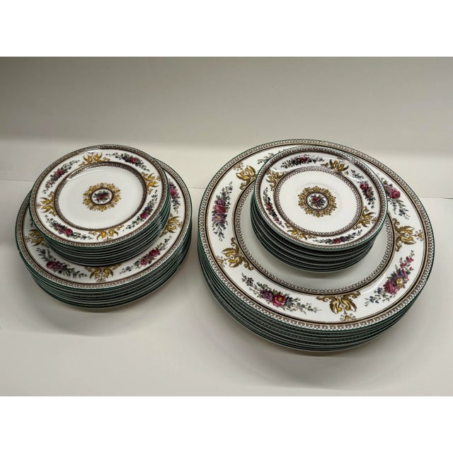 Wedgwood 1988 Wedgewood Porcelain Hand-Painted W595 "Columbia" Plates - Lot of 32 Pieces For Sale - Image 4 of 10