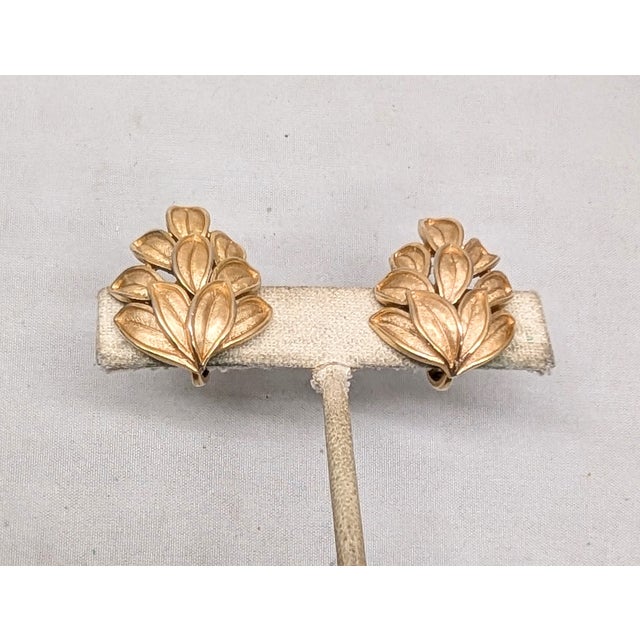 Trifari Vintage 1966 Signed Crown Trifari Goldtone Leaves Clip Earrings -2 Pieces For Sale - Image 4 of 8