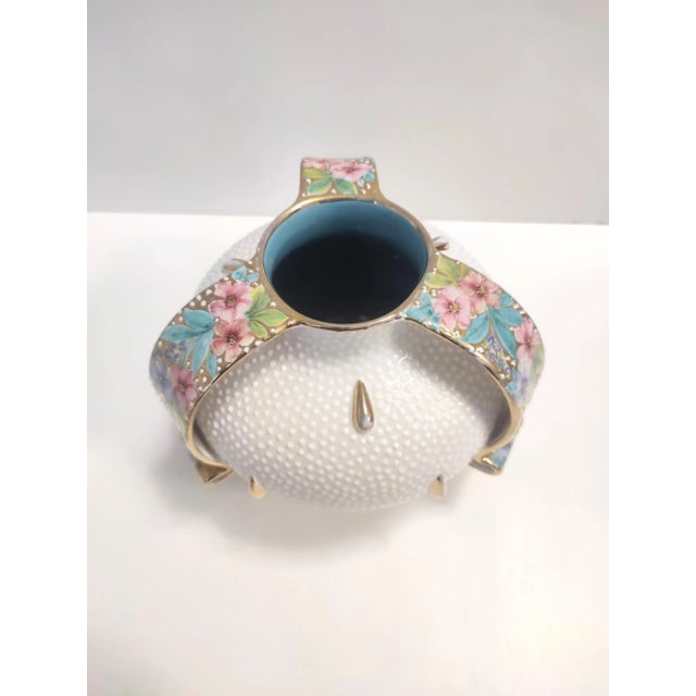 Vintage White and Gold Deruta Earthenware Vase with Multicolored Flowers, Italy, 1950s For Sale - Image 10 of 14