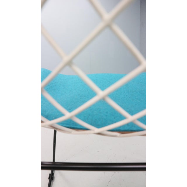 Diamond Chair in White and Black Metal by Harry Bertoia, 1960s For Sale - Image 11 of 16