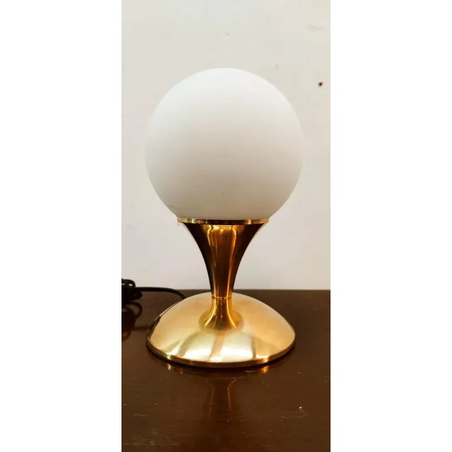 Mid-Century Modern Brass Table Lamp with Satin White Sphere For Sale - Image 3 of 9