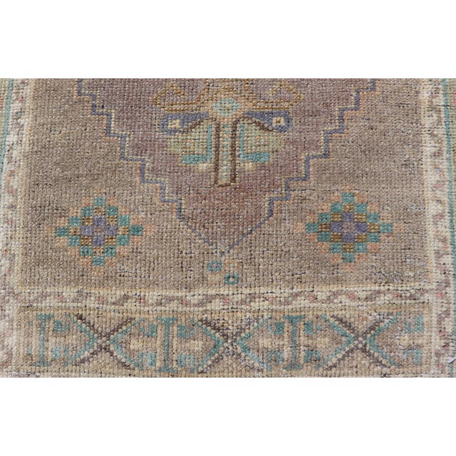 Vintage Turkish Oushak Rug With All-Over Sub-Geometric Medallion Design For Sale In Atlanta - Image 6 of 8