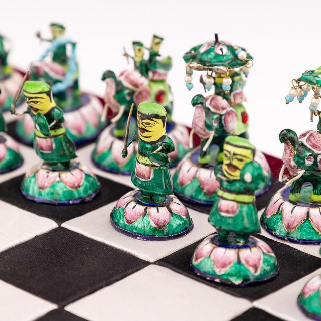 Indian Silver and Enamel Chess Set with Silk and Velvet Board, Jaipur, 1950s, Set of 33 For Sale - Image 11 of 18