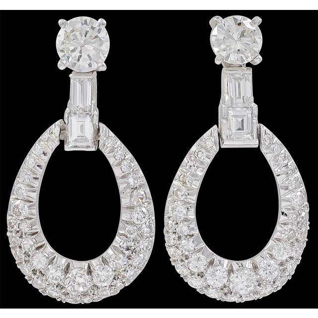 1950s 7 Ct Diamond Drop Cocktail Earrings Platinum with 2 Ct Solitaire Diamond For Sale In New York - Image 6 of 18