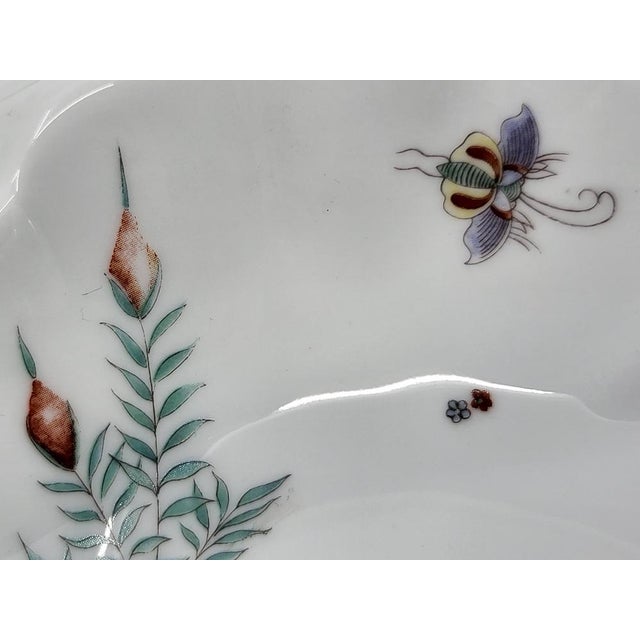 Porcelain Bowl from the Lys Royal Factory, France, 18th Century For Sale - Image 10 of 16