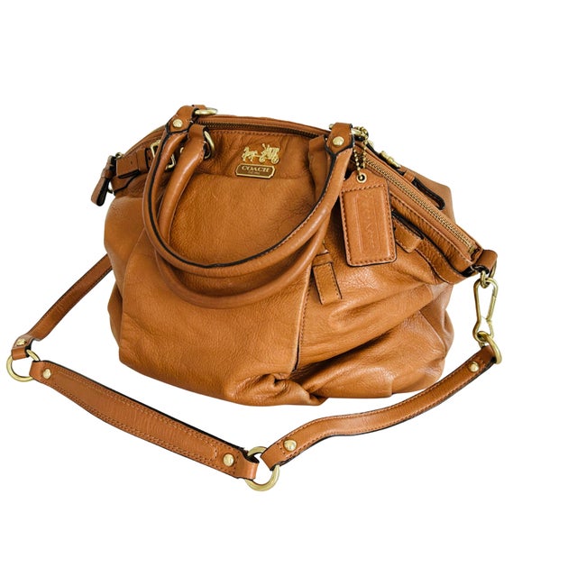 Metal Coach Madison Lindsey Satchel – Luxury Leather Handbag, Pleated Front, Gold Hardware, Structured Designer Shoulder & Crossbody Bag For Sale - Image 7 of 13