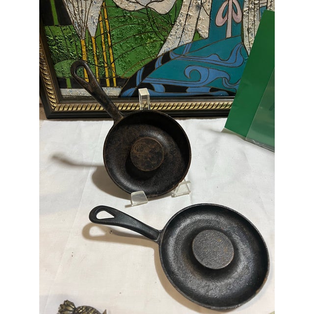 Up for consideration is a beautiful vintage pair of cast iron donut pans. These would look lovely on display in your home...