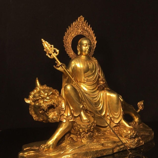 Bronze Late 19th Century Gilt Bronze Ksitigarbha Bodhisattva Statue on Lion, 7kg For Sale - Image 8 of 9