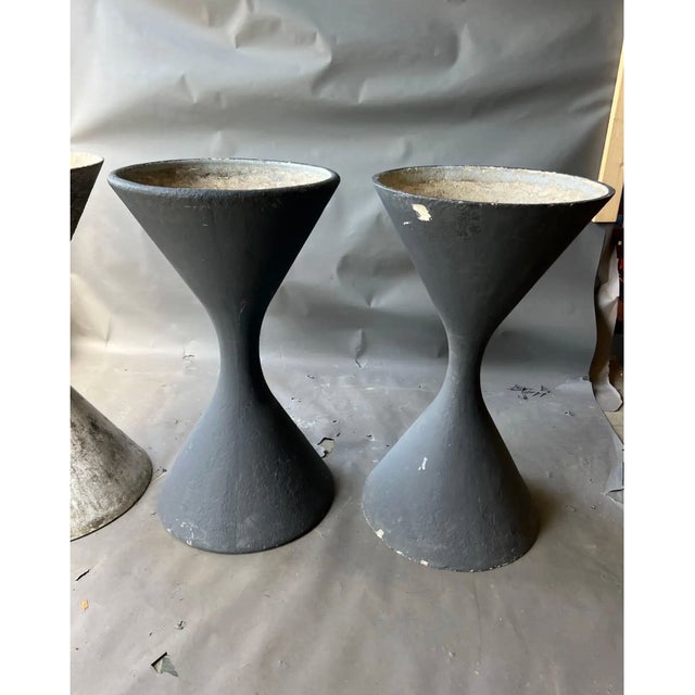 Paint Mid 20th Century Near Pair of Large Willy Guhl Diabolo Planters Painted in Charcoal For Sale - Image 7 of 7