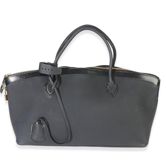 Please note that this item has an additional stamp and is assumed to be a sample / employee purchase. Item #: 154325...