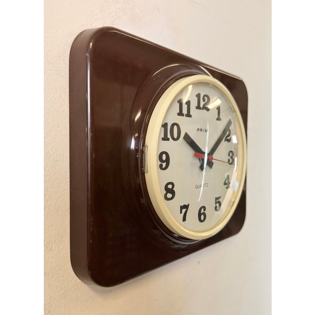 1970s Vintage Brown Plastic Wall Clock from Prim, 1970s For Sale - Image 5 of 17