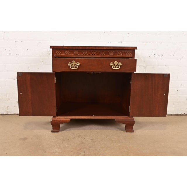 1980s Baker Furniture Chippendale Carved Mahogany Nightstand, Newly Refinished For Sale - Image 5 of 15