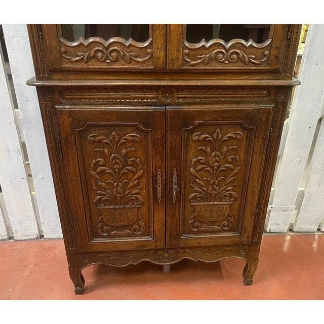 Small sideboard with two glazed bodies in solid oak with two full doors for the lower body and two glazed doors for the...