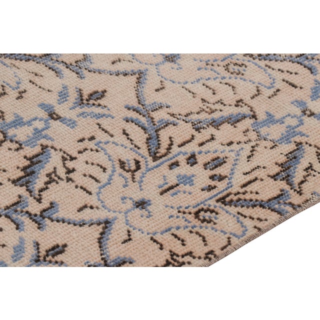 Traditional Vintage Distressed Runner Rug, Cream Pink With All-Over Florals – Rug & Kilim For Sale - Image 3 of 7