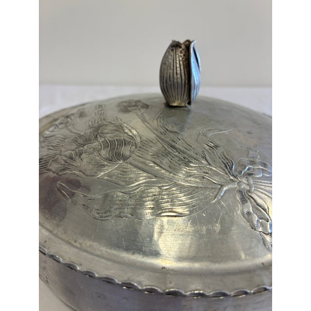 Vintage Hammered Aluminum Lidded Serving Dish With Tulip Finial For Sale In Oklahoma City - Image 6 of 15