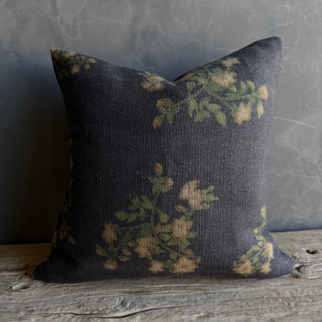 Wabi Sabi French Linen Roses Accent Pillow in Ocré For Sale In Los Angeles - Image 6 of 10